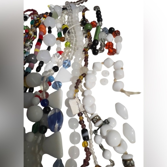 Lot of 26 Vintage Art Deco Czech Glass Beaded Necklaces,  Art Glass Milk Glass - Picture 4 of 15